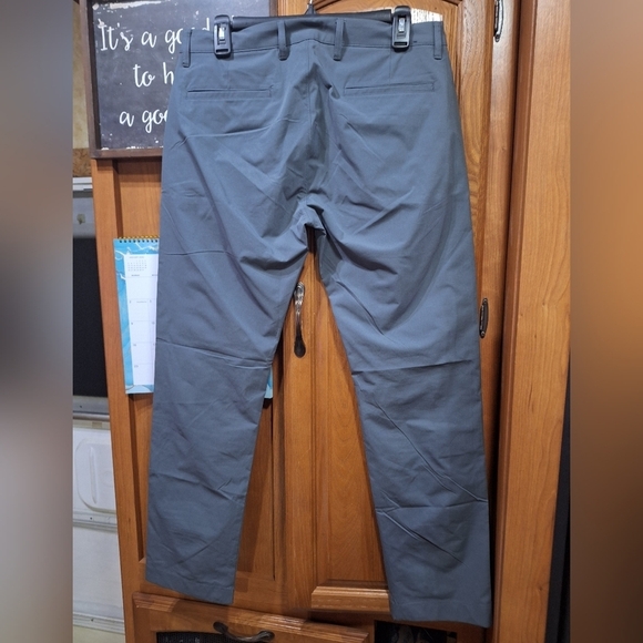 J. Crew Flex Men's Gray Pants in a size 30x30. Pre-loved in great condition - Picture 6 of 6